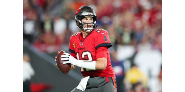Tom Brady sigue siendo un mariscal de campo fuerte en la liga
